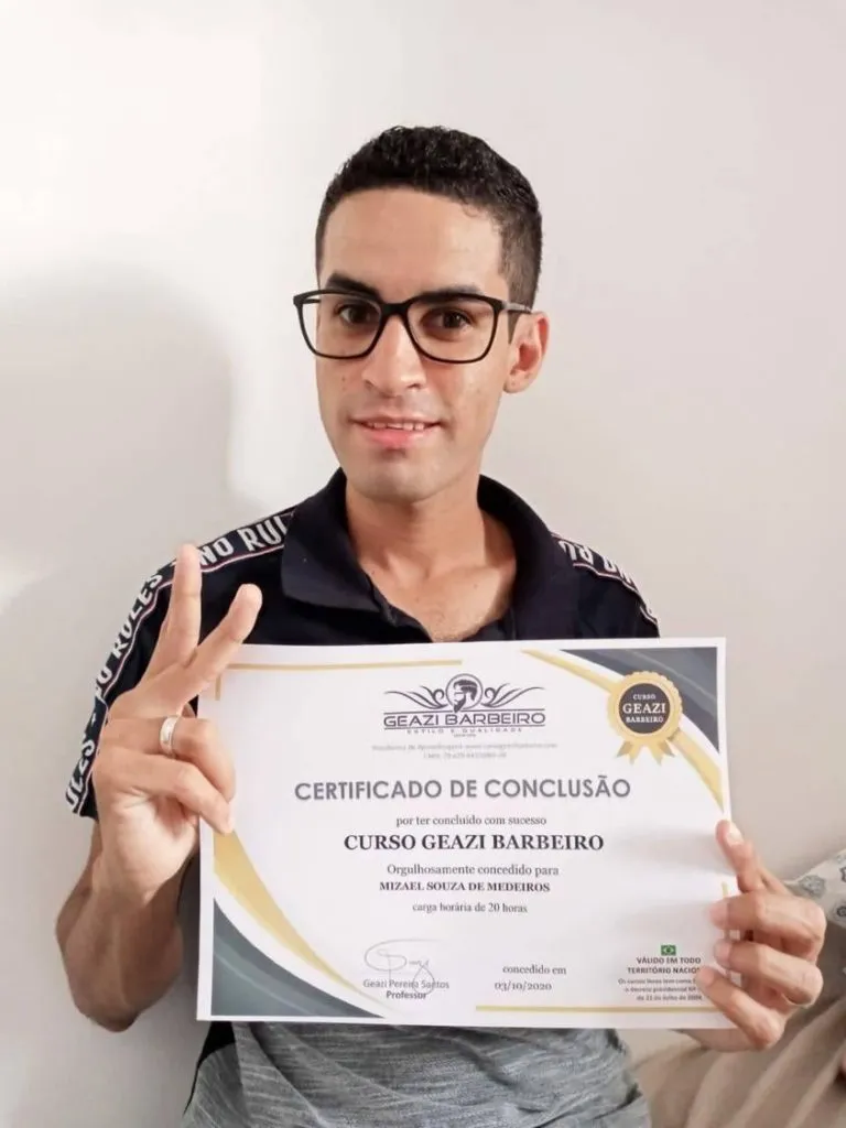 Capa: Curso Geazi Barbeiro Download: Domine a Arte da Barbearia!
