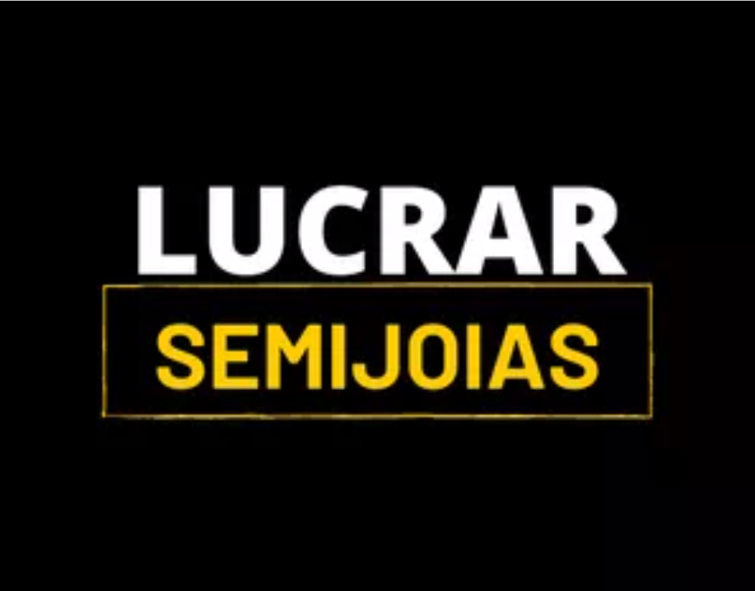 Mulher sorrindo recebendo um pacote com o curso Lucrar com Semijoias e peças de semijoia.