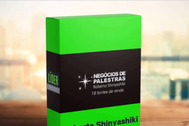 Roberto Shinyashiki ministrando o curso Negócios de Palestras com audiência engajada.