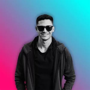 Homem editando vídeo de alta qualidade no celular com o Método Brabo, demonstrando conversão e ROI.