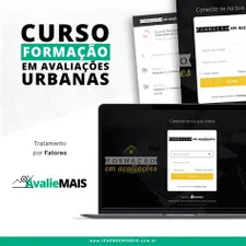 Homem de terno examinando planta de imóvel em mesa com computador e calculadora, focado na avaliação imobiliária.