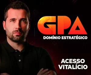 Estudante focado aprendendo tráfego pago com o curso GPA Domínio Estratégico de Caio Calderaro