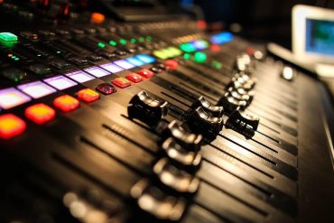 Capa do curso Lucrando com Músicas de Rodrigo Barros