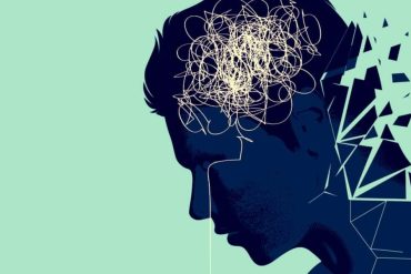 Homem meditando com aura dourada de tranquilidade, representando o Alpha Mental Training contra a ansiedade.