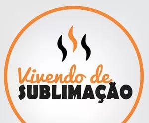 Empreendedor focado trabalhando com máquina de sublimação, imprimindo em caneca.