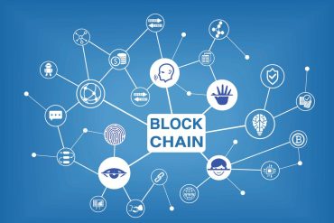 Capa do curso Trilha Blockchain Alura com ícones de blocos e código