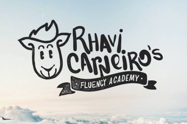 Curso Fluency Academy English de Rhavi Carneiro download completo com material didático e vídeo aulas