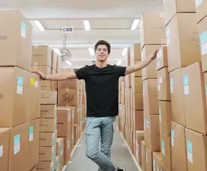 Capa do curso Onda Kowala ensinando a criar e vender sua marca de roupas online