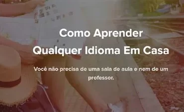 Imagem de livro aberto com símbolos de diferentes idiomas flutuando, representando o aprendizado de idiomas.