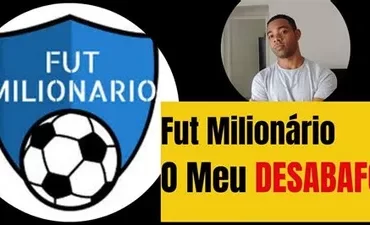 Homem sorridente analisando gráficos de futebol em um laptop com uma xícara de café ao lado, representando sucesso financeiro com apostas esportivas.