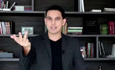 Capa do curso O Script Rodrigo Vicenzi, com foco em gestão de tráfego e clientes de alto padrão