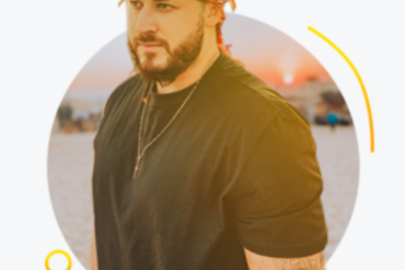 Leonardo Junckes e o e-book Estratégias Negócios Locais para download, com foco em marketing digital e SEO.